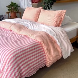 Brand new -Brooklinen Pink reversible Duvet cover- kingsize! New with tags!!!